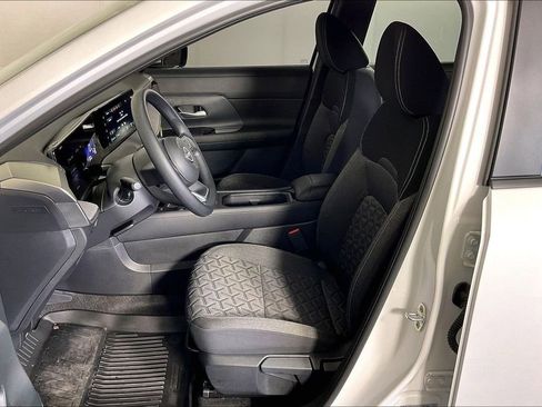 Certified 2025 Nissan Kicks SV image 34