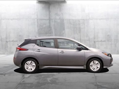 Certified 2025 Nissan Leaf S FWD image 5
