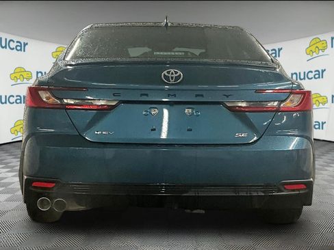Used 2025 Toyota Camry SE image 5