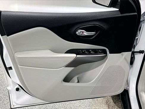 Used 2021 Jeep Cherokee Latitude Lux w/ Sun & Sound Group image 21