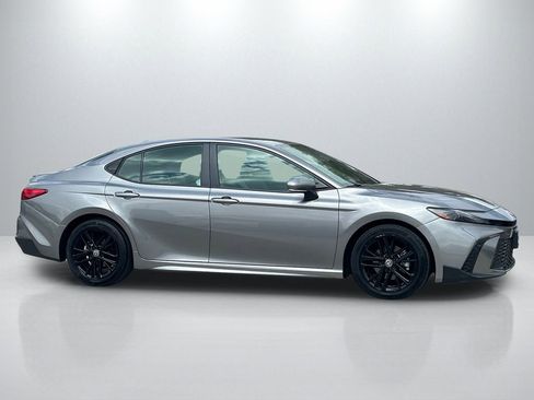 Certified 2025 Toyota Camry SE FWD image 4