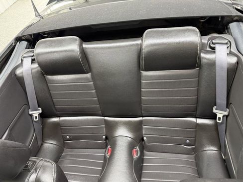 Used 2010 Ford Mustang GT RWD image 32