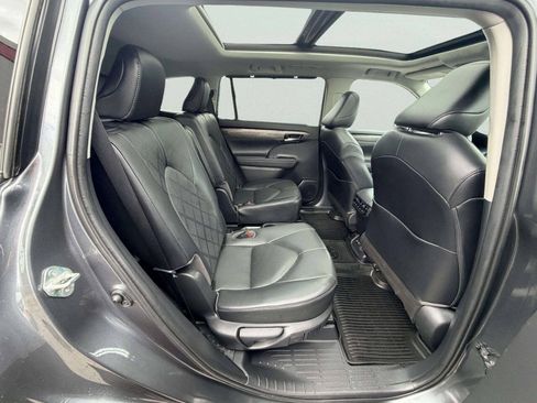 Used 2020 Toyota Highlander Platinum AWD/4WD image 29