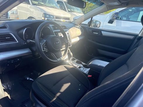 Used 2018 Subaru Outback 2.5i Premium AWD/4WD image 3