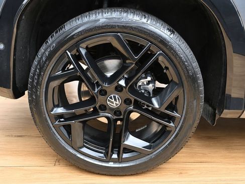 Used 2025 Volkswagen Tiguan SE R-Line AWD/4WD image 11