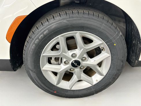 Used 2025 Kia Soul LX w/ LX Technology Package FWD image 11