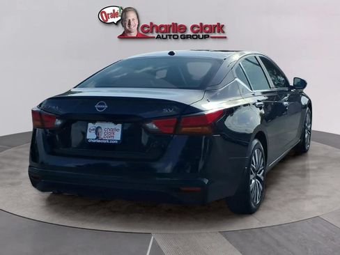 Used 2024 Nissan Altima 2.5 SV FWD image 6