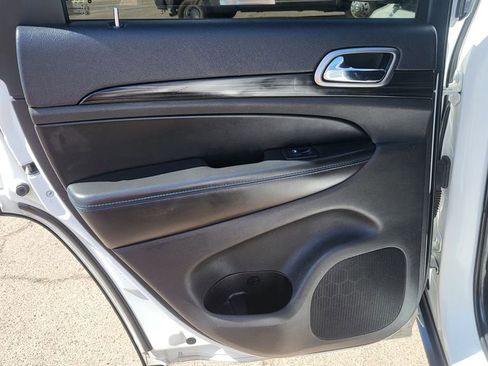 Used 2019 Jeep Grand Cherokee Laredo image 23