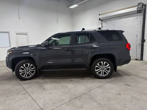 Used 2025 Toyota 4Runner Limited AWD/4WD image 4