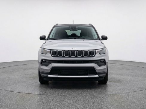 Used 2025 Jeep Compass Trailhawk image 2