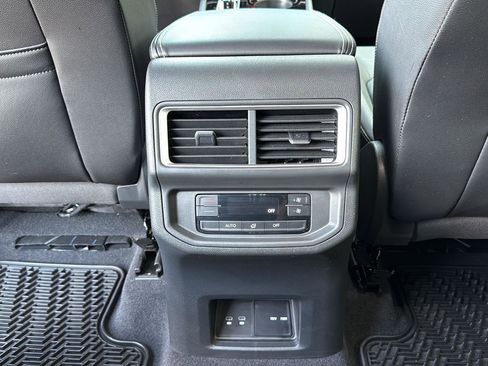 Used 2024 Volkswagen Atlas SE image 20