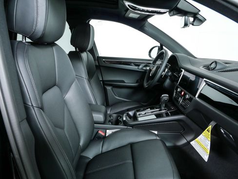 New 2026 Porsche Macan AWD/4WD image 25