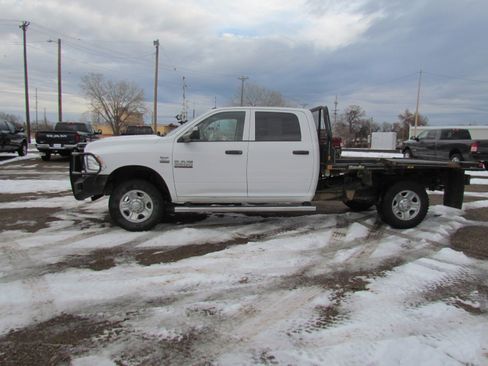 Used 2018 RAM 3500 Tradesman w/ Chrome Appearance Group image 4