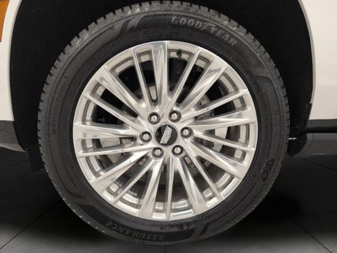 Certified 2025 Cadillac Escalade ESV Premium Luxury w/ Touring Package AWD/4WD image 4