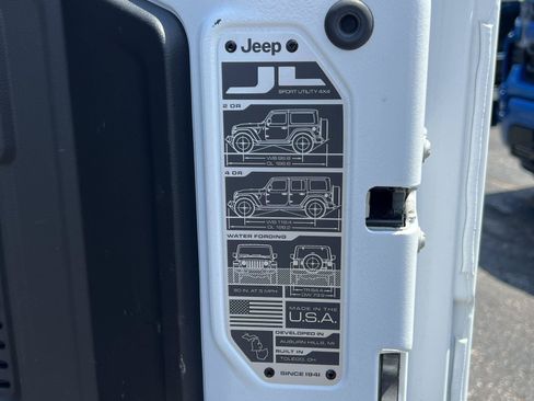 Used 2023 Jeep Wrangler Unlimited Sport AWD/4WD image 38