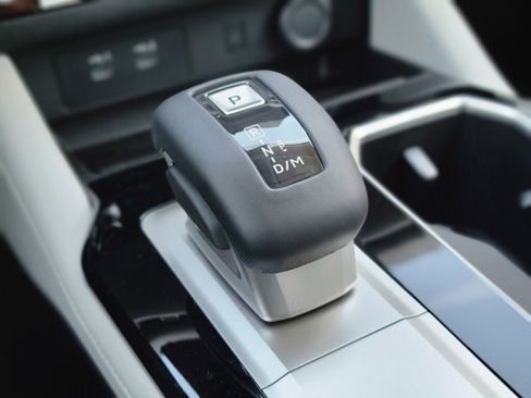 New 2025 Mitsubishi Outlander SE image 28