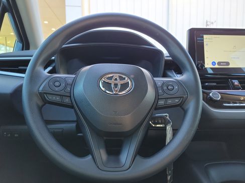 Used 2025 Toyota Corolla LE image 20