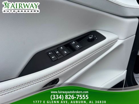 Used 2026 Jeep Cherokee Overland w/ Trailer Tow Group AWD/4WD image 15