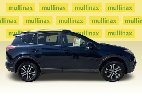 Used 2018 Toyota RAV4 LE FWD image 2
