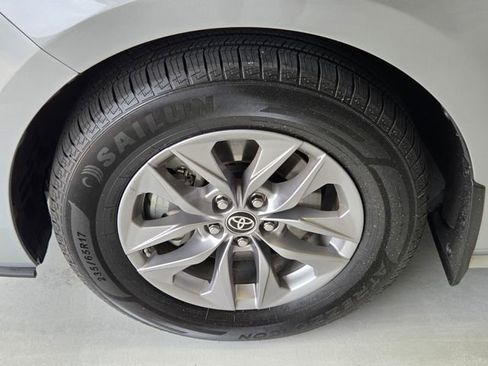 Used 2022 Toyota Sienna XLE FWD image 23