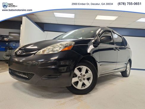 Used 2009 Toyota Sienna CE FWD image 4