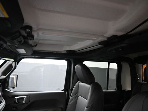 New 2025 Jeep Gladiator Sport image 12