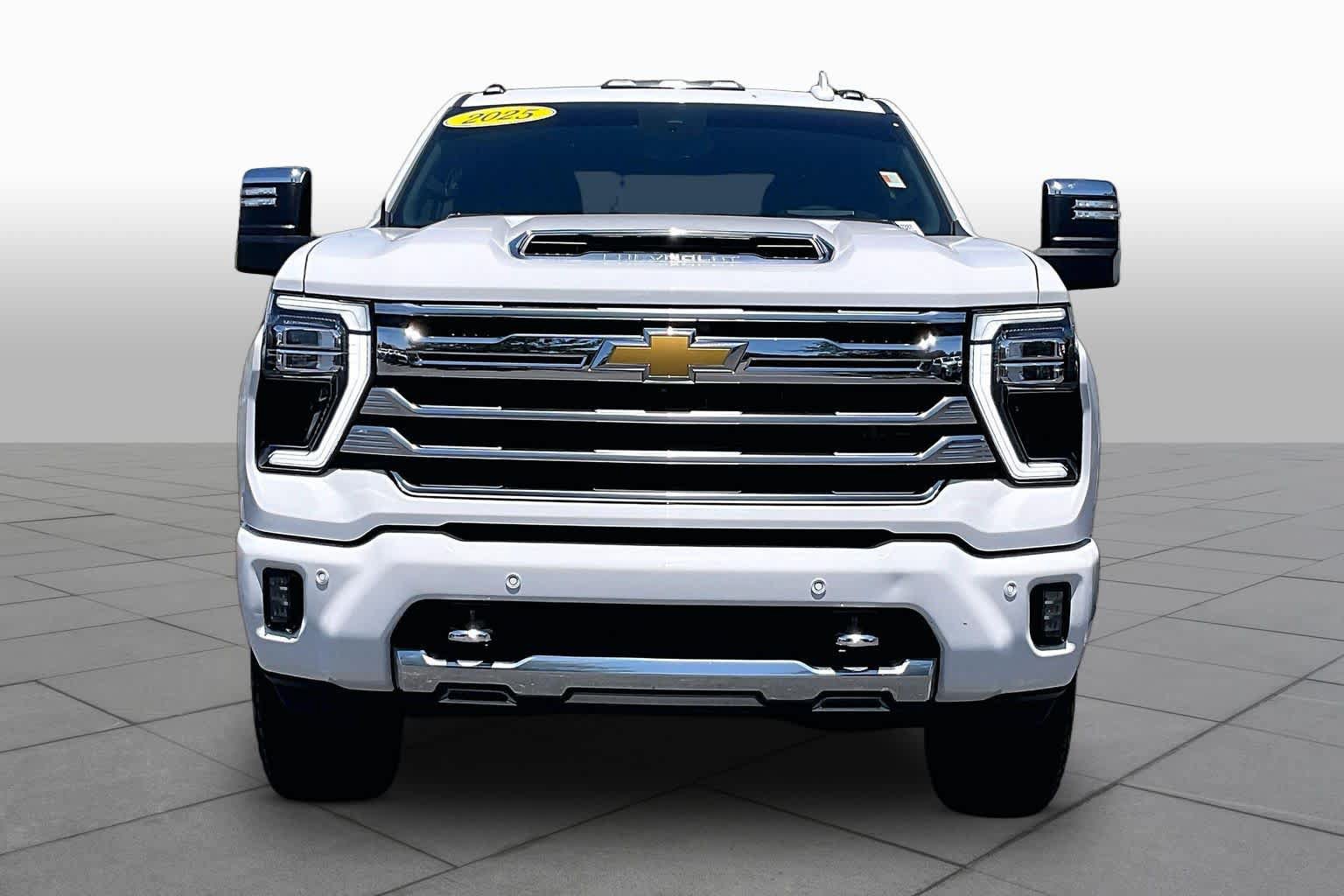 Used 2025 Chevrolet Silverado 2500 High Country w/ High Country Premium Package AWD/4WD image 4