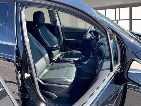 Used 2019 Chevrolet Trax LT w/ LT Convenience Package FWD image 8