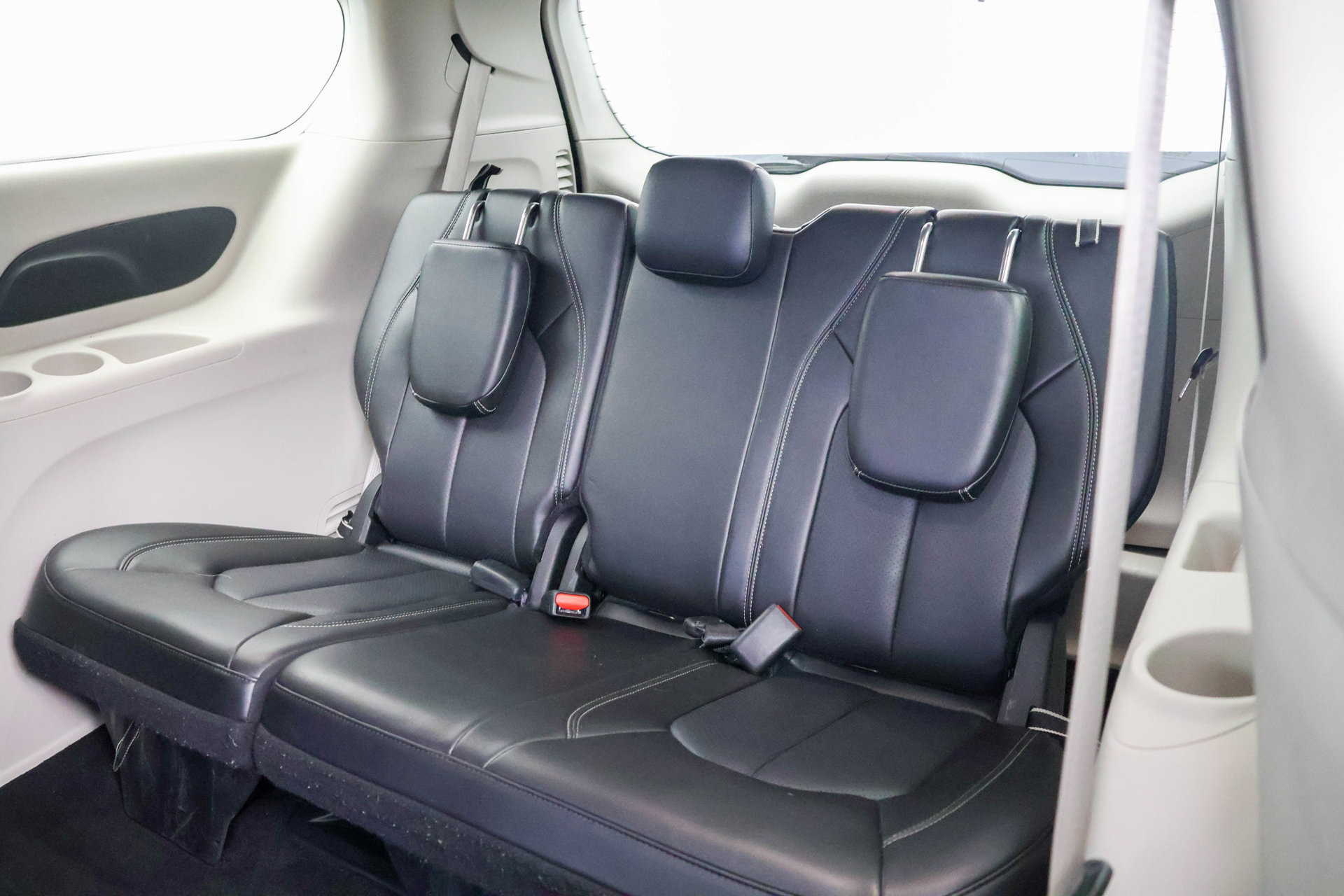 Used 2023 Chrysler Pacifica Touring-L FWD image 23