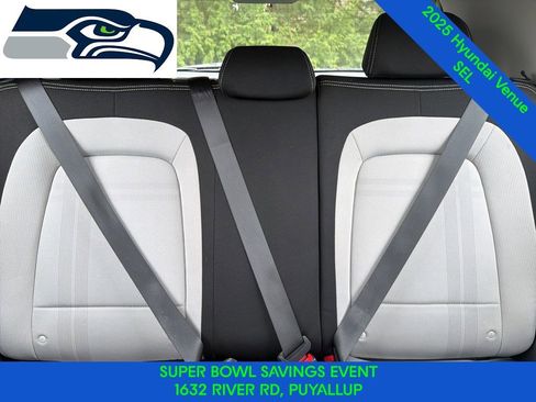 Used 2025 Hyundai Venue SEL image 25