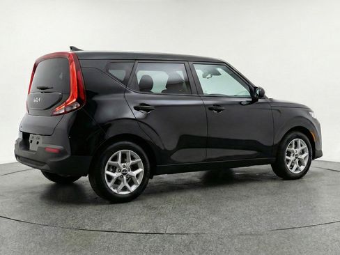 Used 2025 Kia Soul LX w/ LX Technology Package image 9