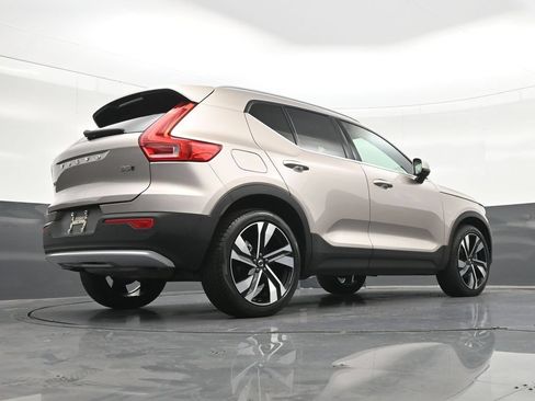 Used 2024 Volvo XC40 B5 Plus AWD/4WD image 27