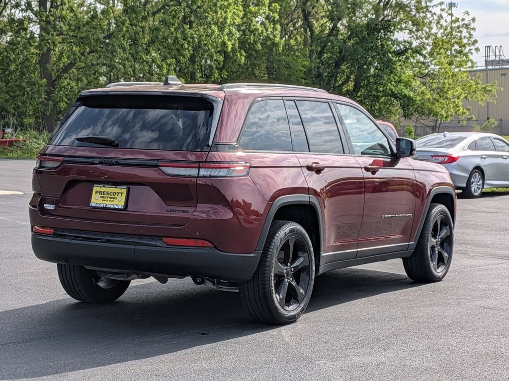 Used 2024 Jeep Grand Cherokee Limited w/ Black Appearance Package AWD/4WD image 7