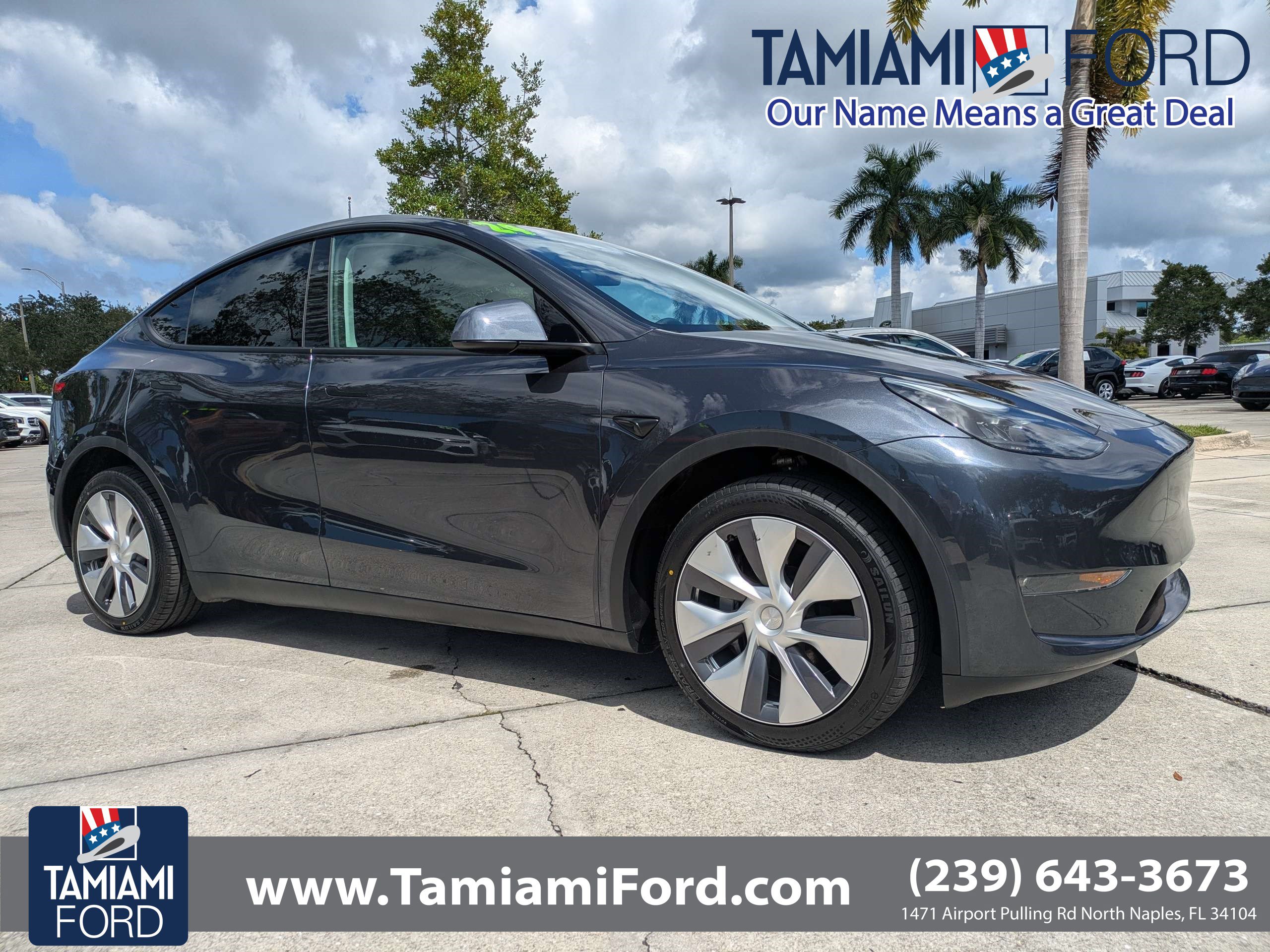 Used 2024 Tesla Model Y Long Range AWD/4WD image 1