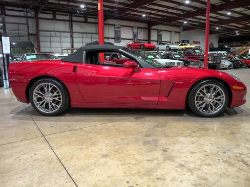 Used 2005 Chevrolet Corvette Convertible w/ Preferred Equipment Group RWD image 25