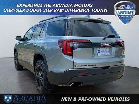 Used 2023 GMC Acadia SLE w/ Driver Convenience Package image 3