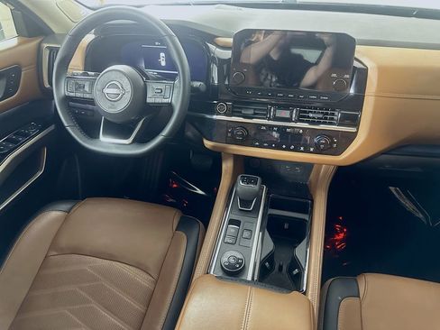 Used 2023 Nissan Pathfinder Platinum AWD/4WD image 18