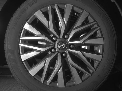 Used 2025 Nissan Altima 2.5 SV image 13