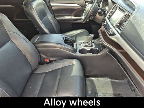 Used 2018 Toyota Highlander XLE image 18