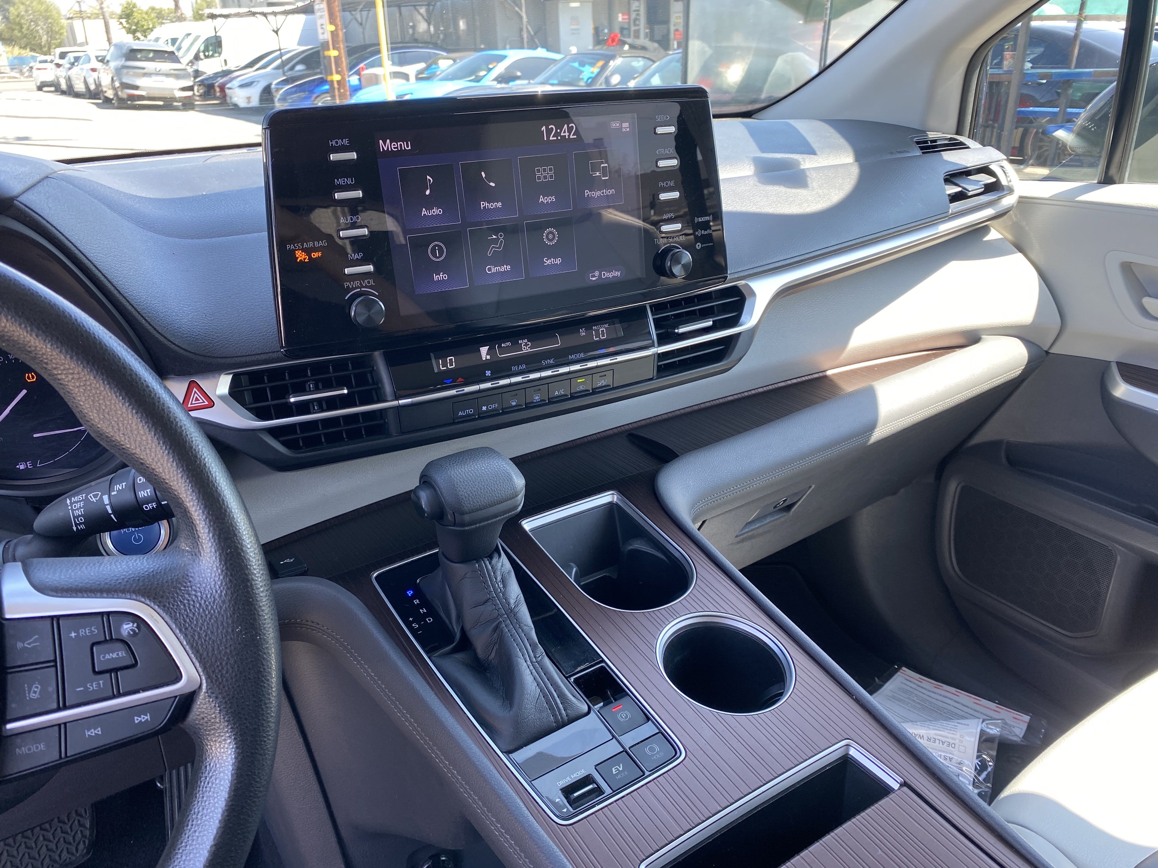 Used 2021 Toyota Sienna LE FWD image 12