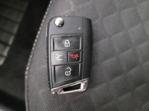 Used 2021 Volkswagen Tiguan S image 32