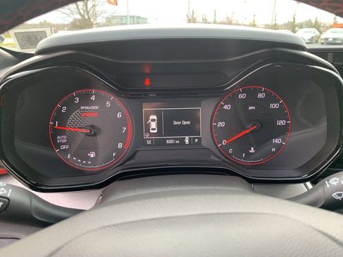 Used 2025 Chevrolet Trax RS w/ Sunroof Package image 18