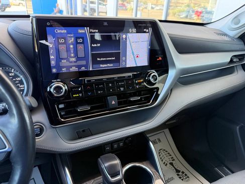 Used 2021 Toyota Highlander Platinum FWD image 23