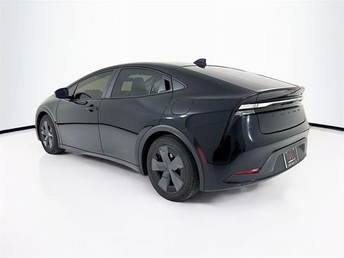 Used 2026 Toyota Prius Plug-In Hybrid image 3