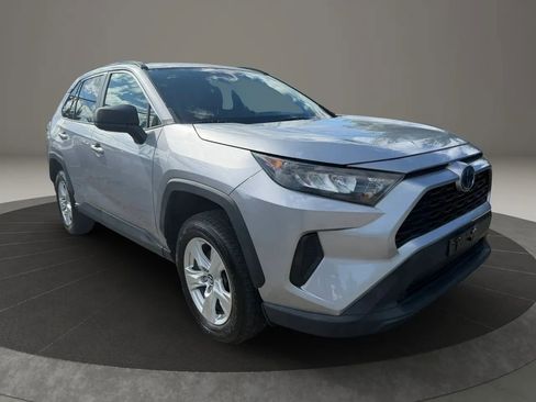 Used 2021 Toyota RAV4 LE AWD/4WD image 3