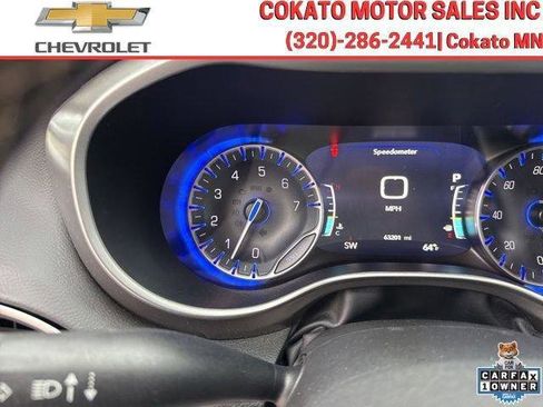 Used 2023 Chrysler Pacifica Touring-L FWD image 27