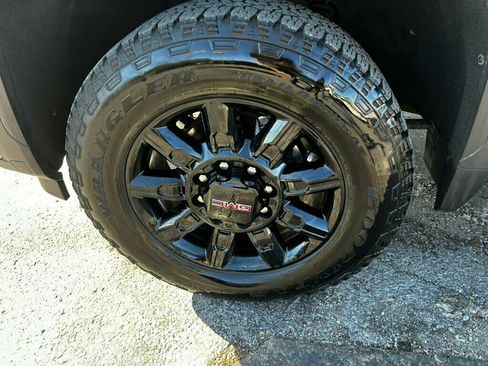 Used 2024 GMC Sierra 2500 AT4 image 33