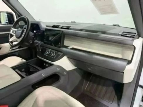 Used 2024 Land Rover Defender 130 S image 47