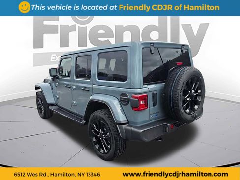 Used 2025 Jeep Wrangler Unlimited Sahara image 7