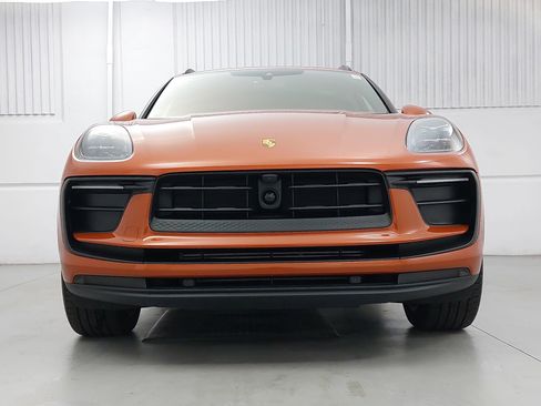 Used 2025 Porsche Macan image 10